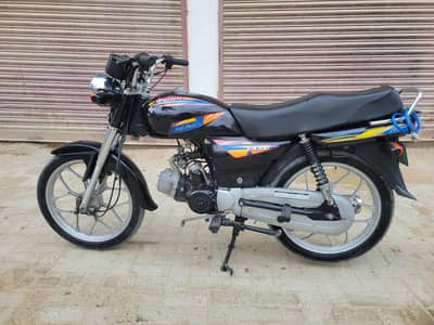Crown CR100cc _ Model-2025 _ Karachi Registerd 1st owner