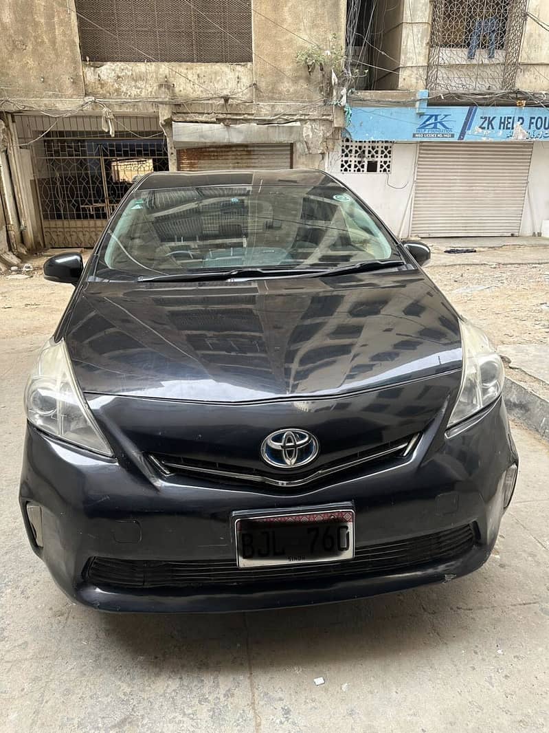 Toyota Prius Alpha 2014 3