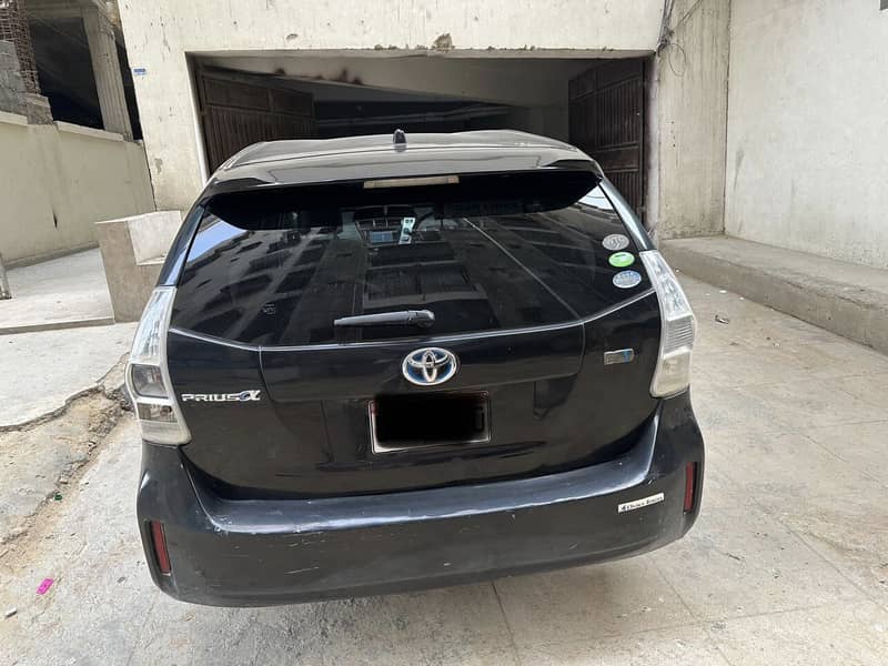 Toyota Prius Alpha 2014 4