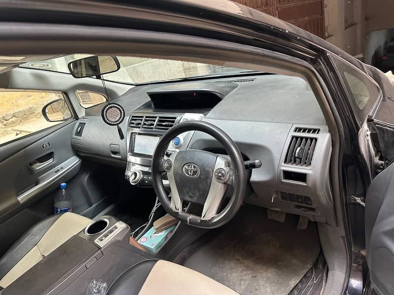 Toyota Prius Alpha 2014 5
