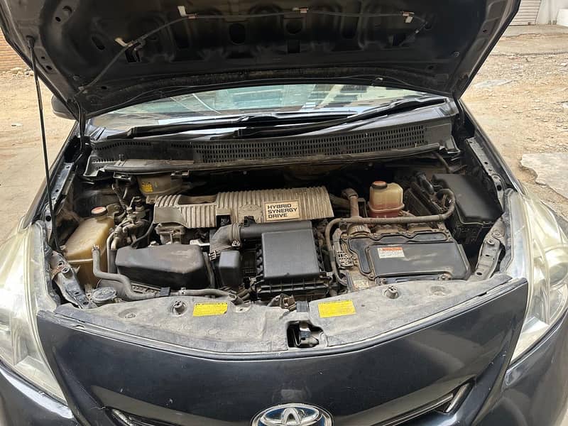 Toyota Prius Alpha 2014 7