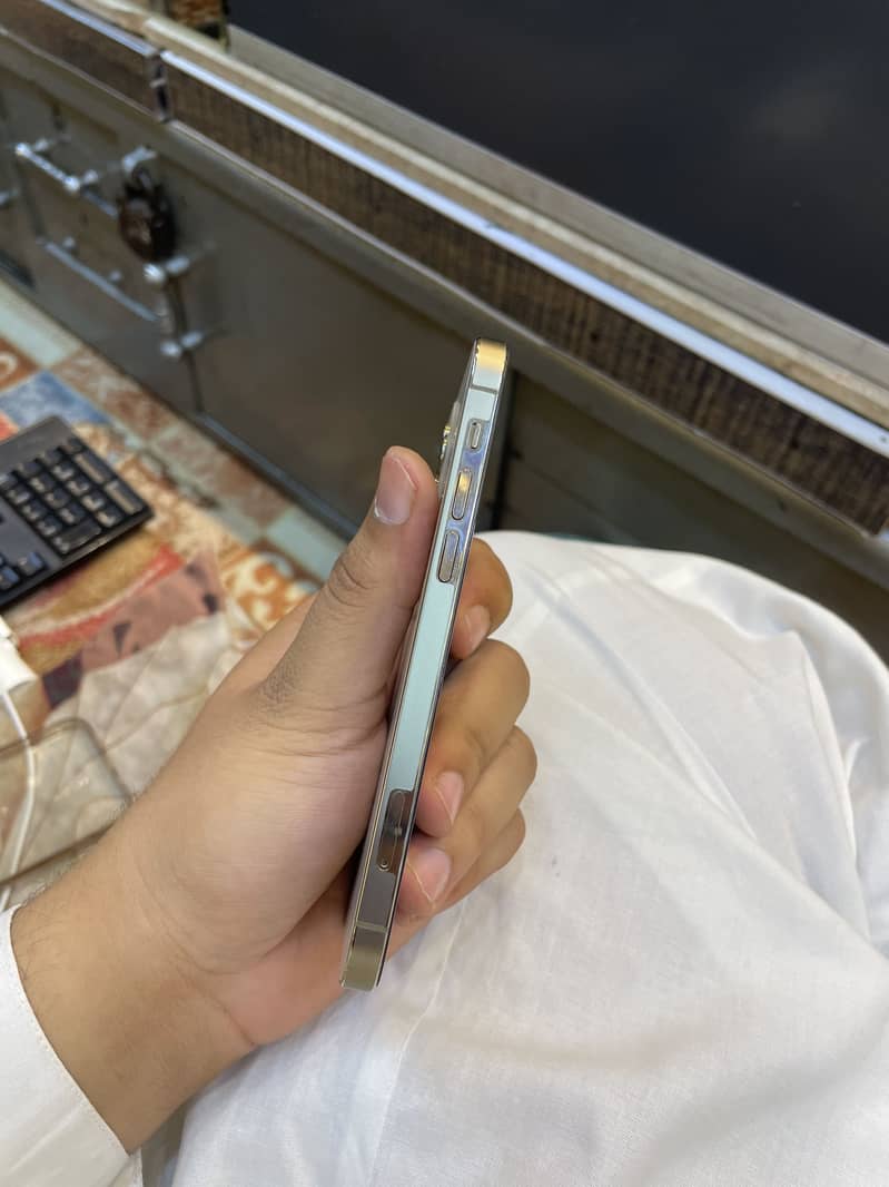 Apple iPhone 12 Pro 4