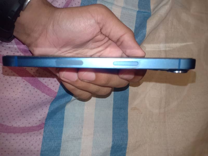 Apple iPhone 13 0