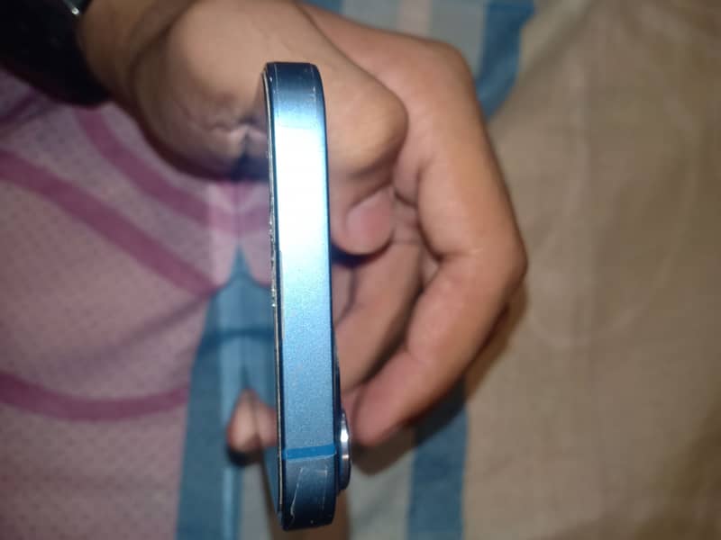Apple iPhone 13 5
