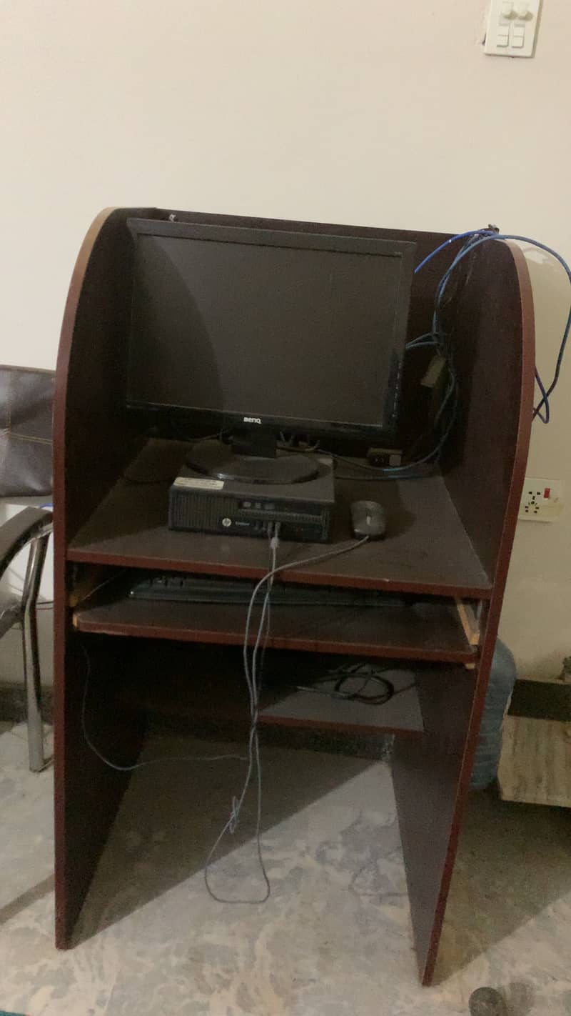 Computer table 0
