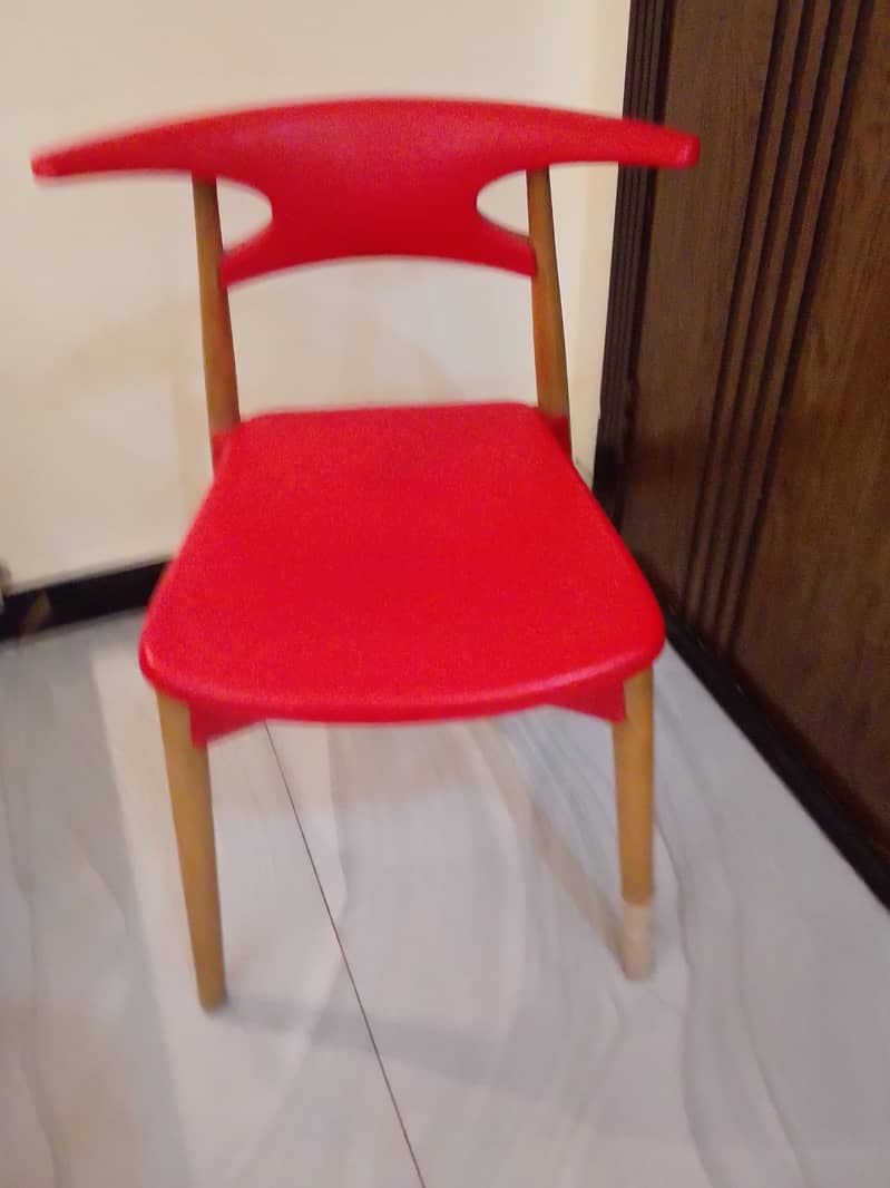 used dinning table with 4 multi chairs 0