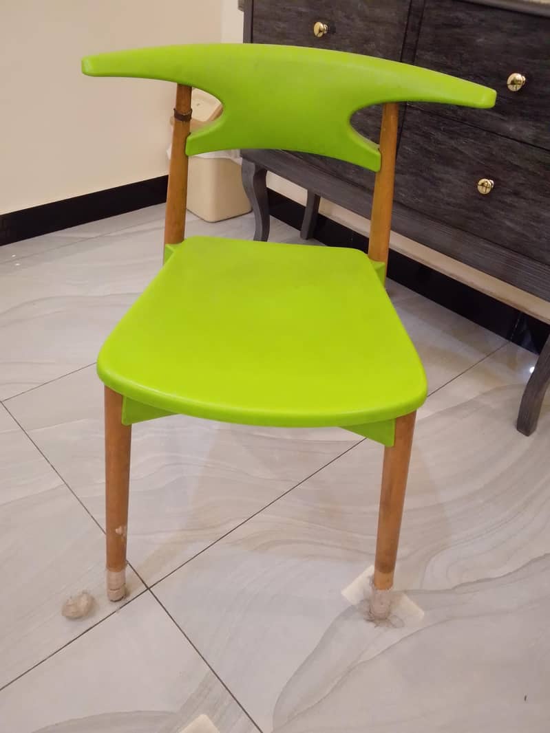 used dinning table with 4 multi chairs 1