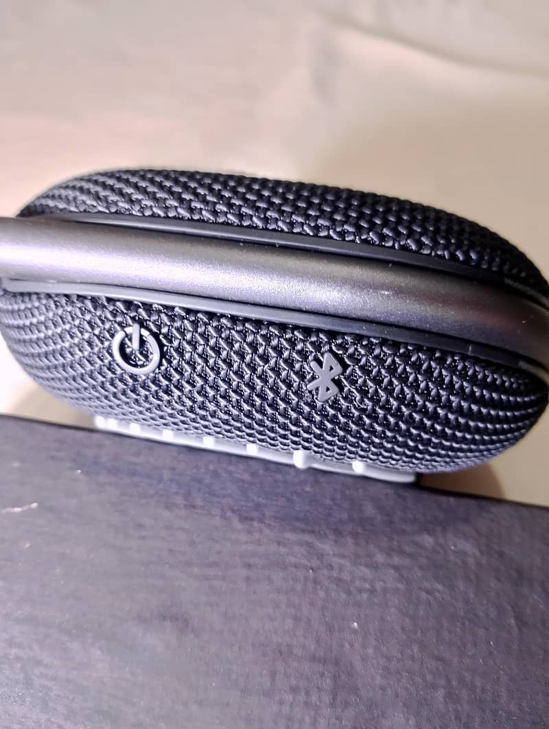 JBL clip 4 Bluetooth speaker 3