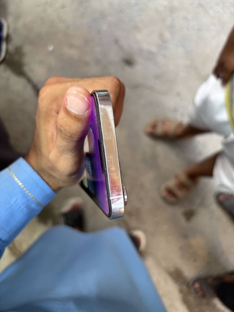 Apple iPhone 14 Pro Max 0