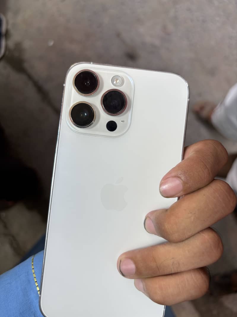 Apple iPhone 14 Pro Max 1
