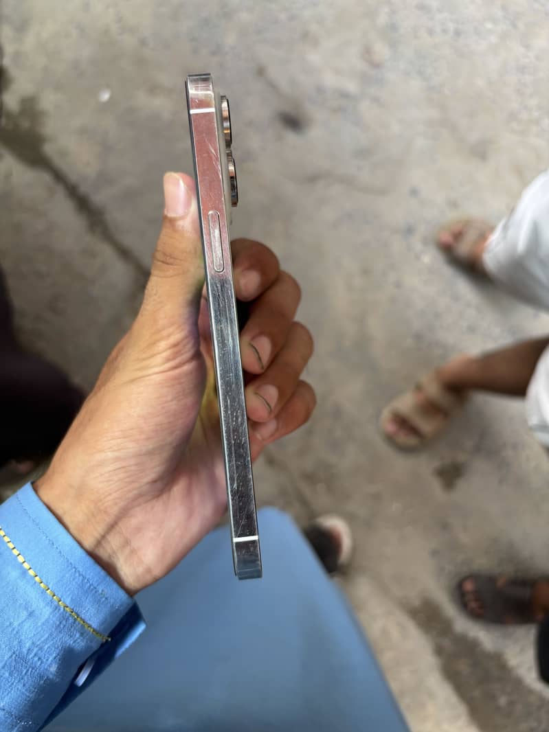 Apple iPhone 14 Pro Max 2