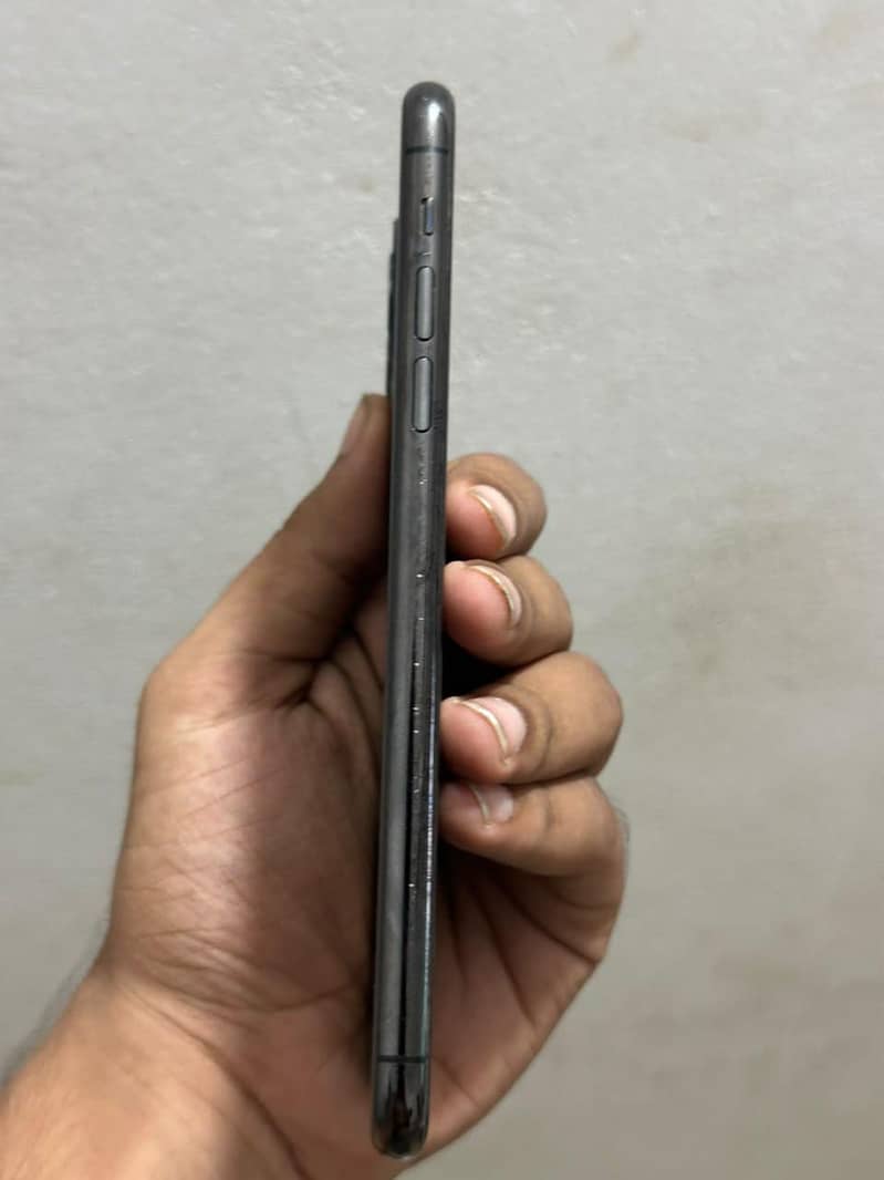 Apple iPhone 11 Pro Max 2