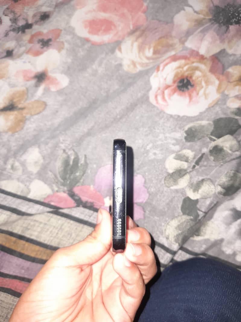 Samsung Mobile S22 2
