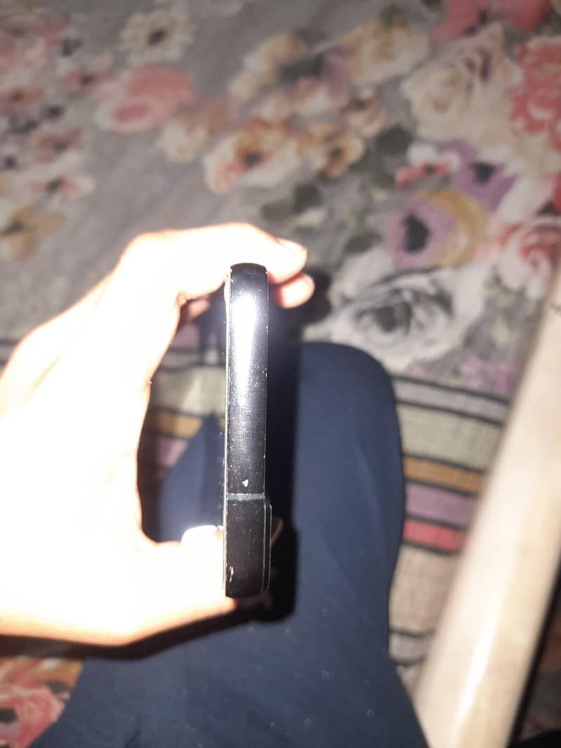 Samsung Mobile S22 3
