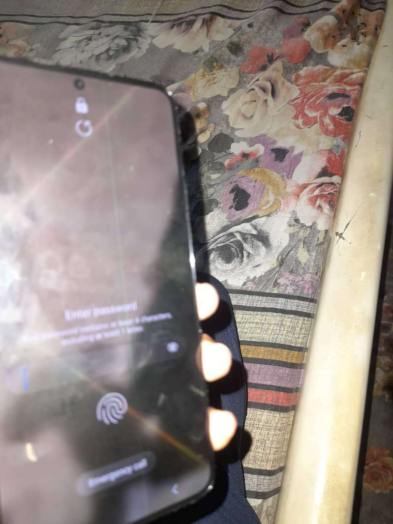 Samsung Mobile S22 4