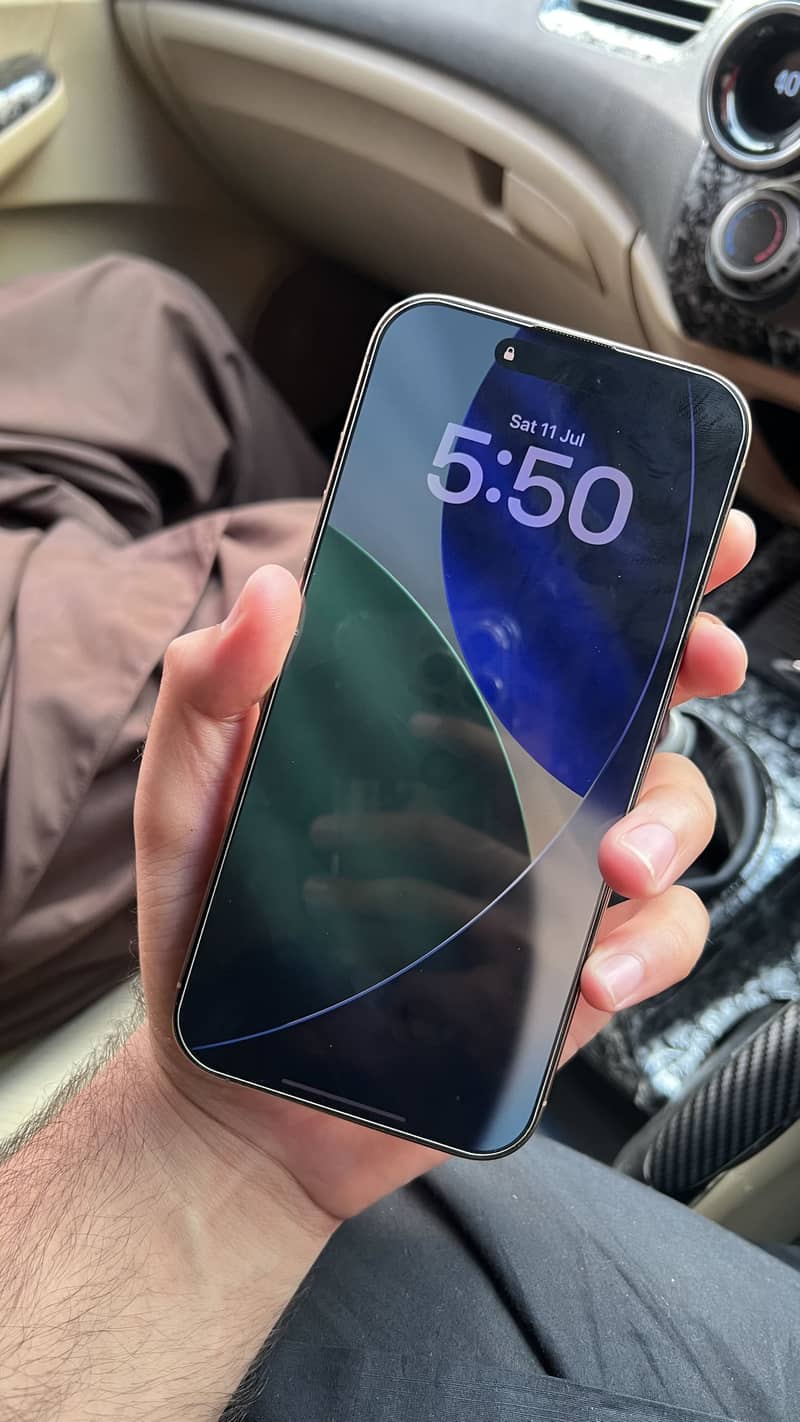 Apple iPhone 16 Pro Max 3