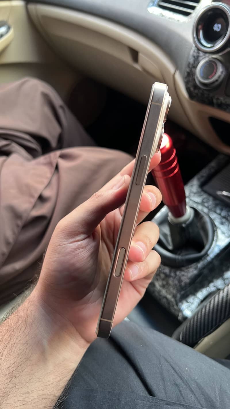 Apple iPhone 16 Pro Max 5