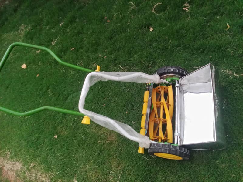 Lawnmower . . GREEN AGRO. . . 11