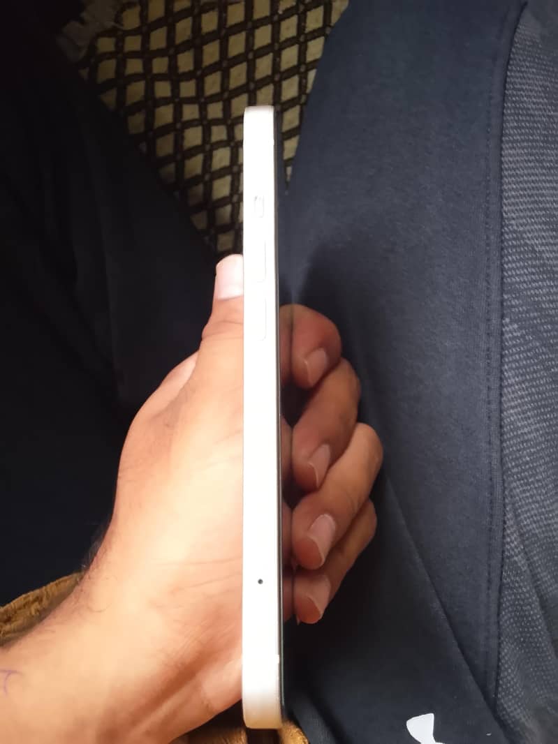 Apple iPhone 13 waterpack 1