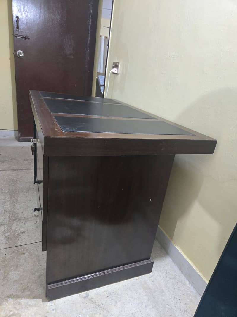 OFFICE/STUDY TABLE URGENT SALE 4