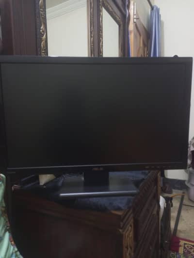LCD sarf computer ka sath chale gys