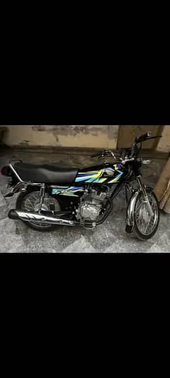 Honda CG 125 2025B Black | Graphics 2026 | 3900 KM  Drive | 10/10