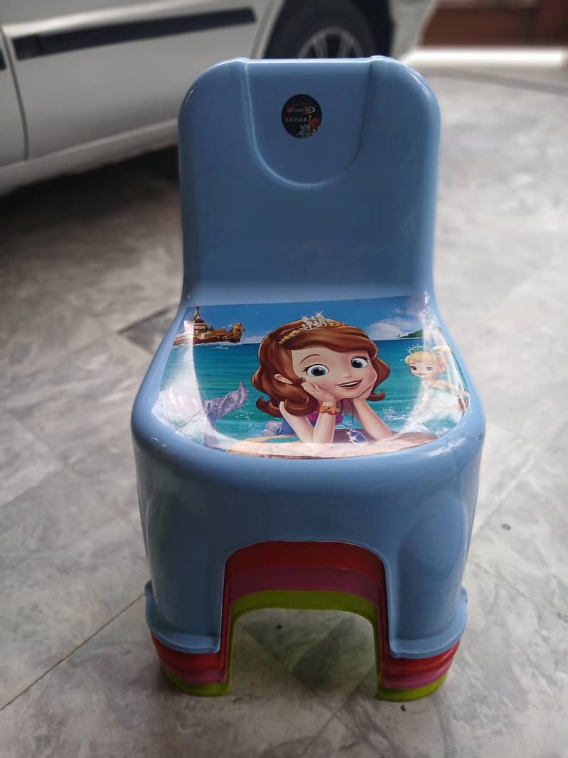 6 Small size Chairs 2
