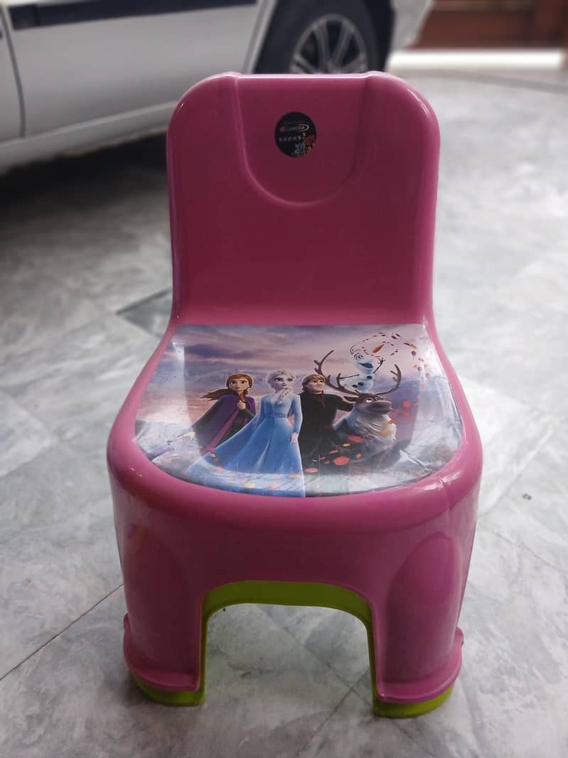 6 Small size Chairs 3