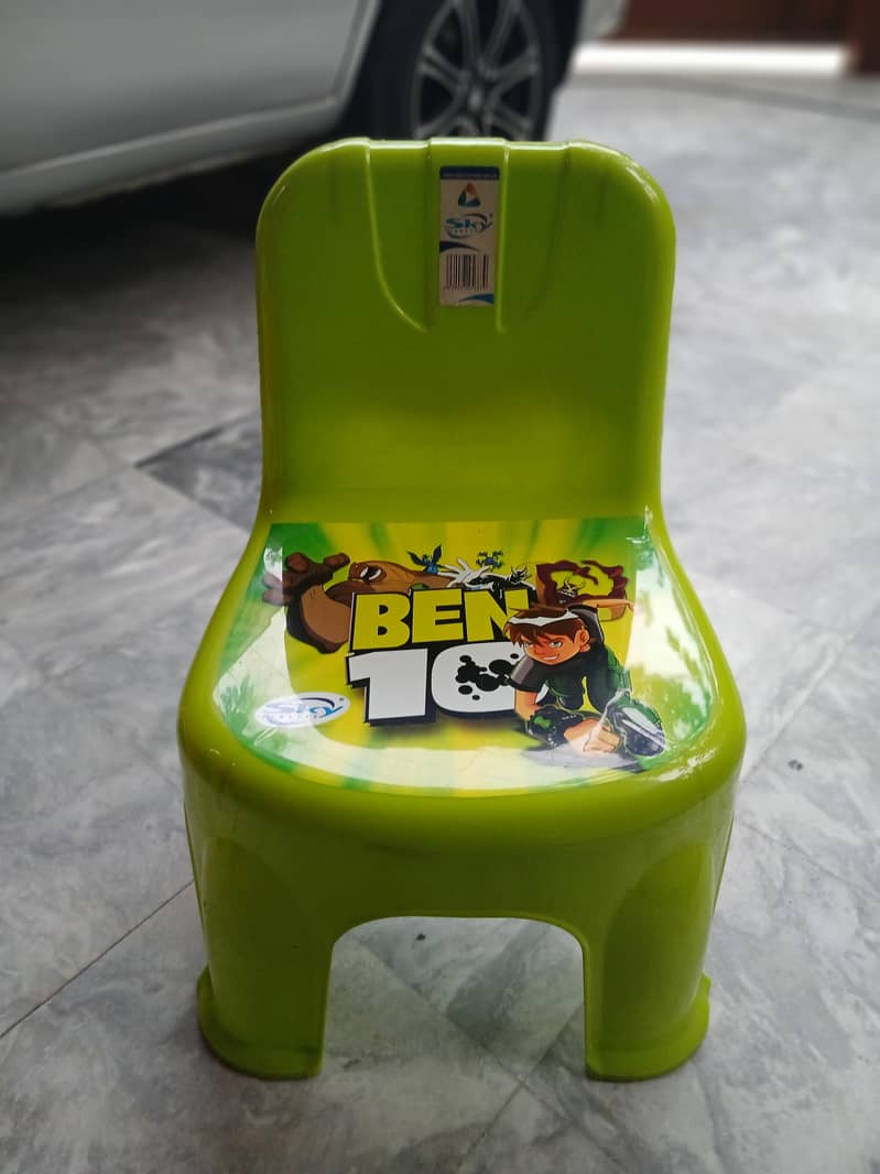 6 Small size Chairs 4
