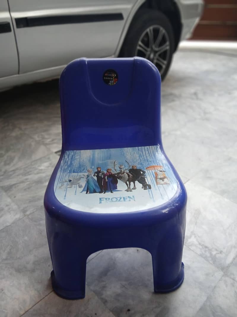 6 Small size Chairs 6