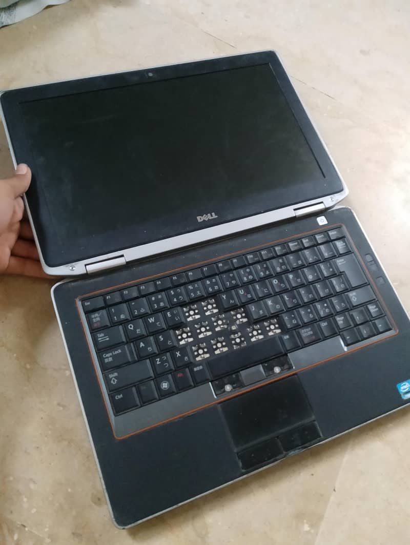 Laptop with original charger 1