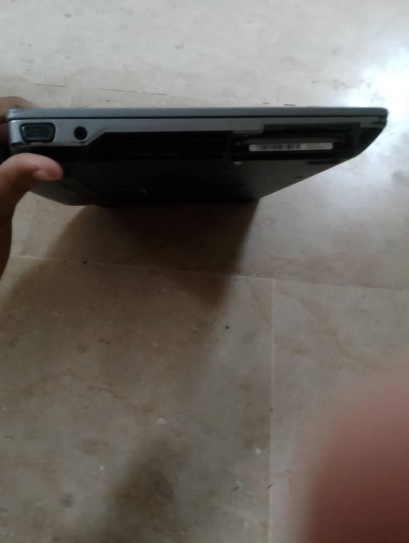 Laptop with original charger 3
