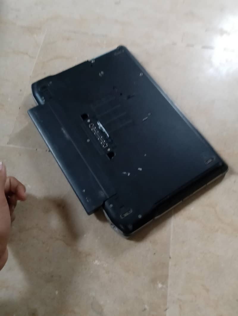 Laptop with original charger 5