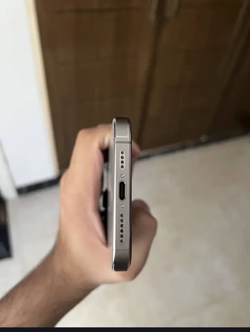 Apple iPhone 15 Pro Max 1