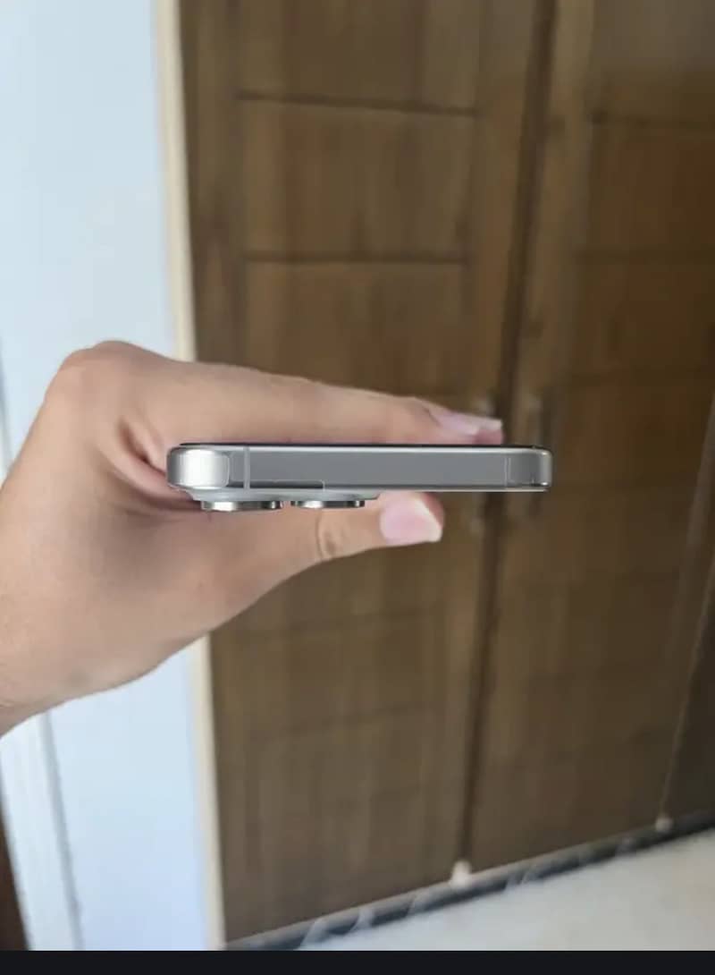 Apple iPhone 15 Pro Max 3
