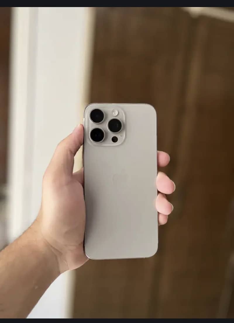 Apple iPhone 15 Pro Max 4