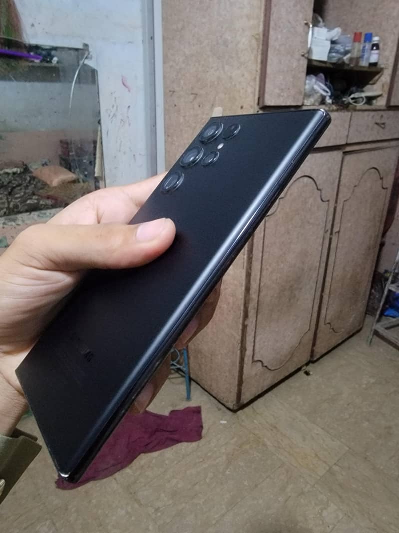 Samsung Mobile S22 Ultra 1