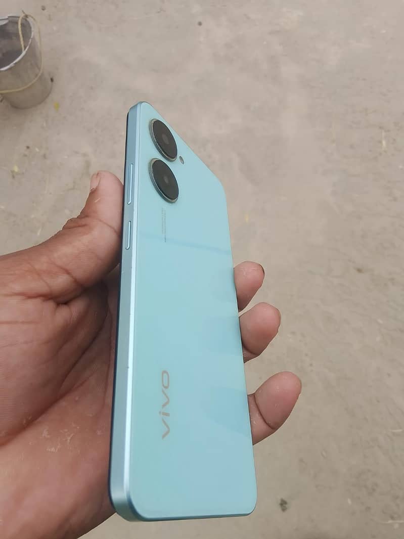 Vivo Y03 4