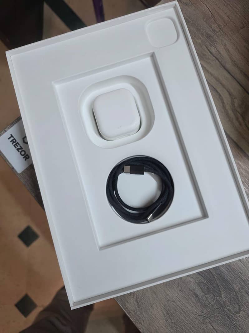Apple iPad Pro M4 complete box 2