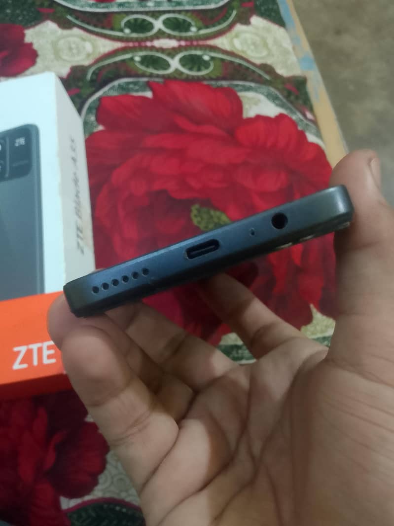 Zte Blade A35 with box 2