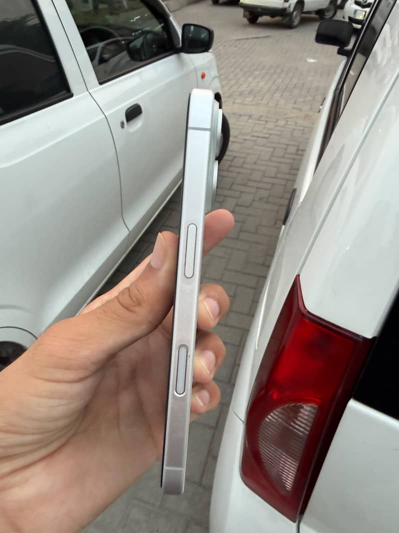 Apple iPhone 16 1