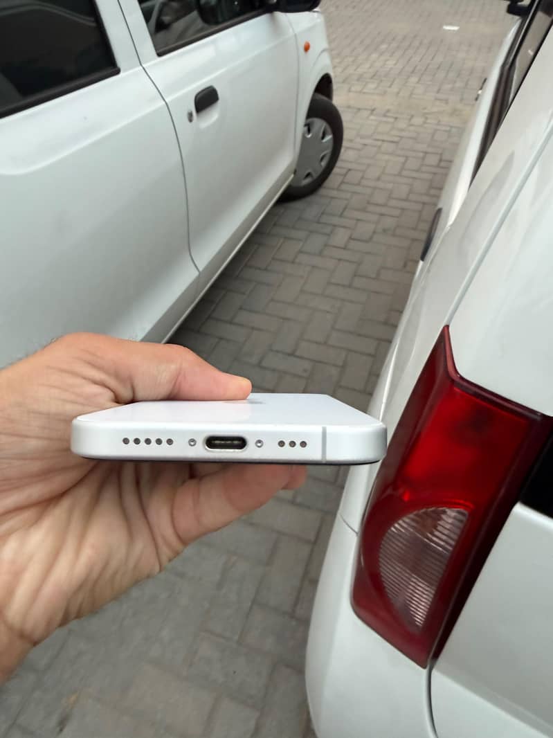 Apple iPhone 16 2