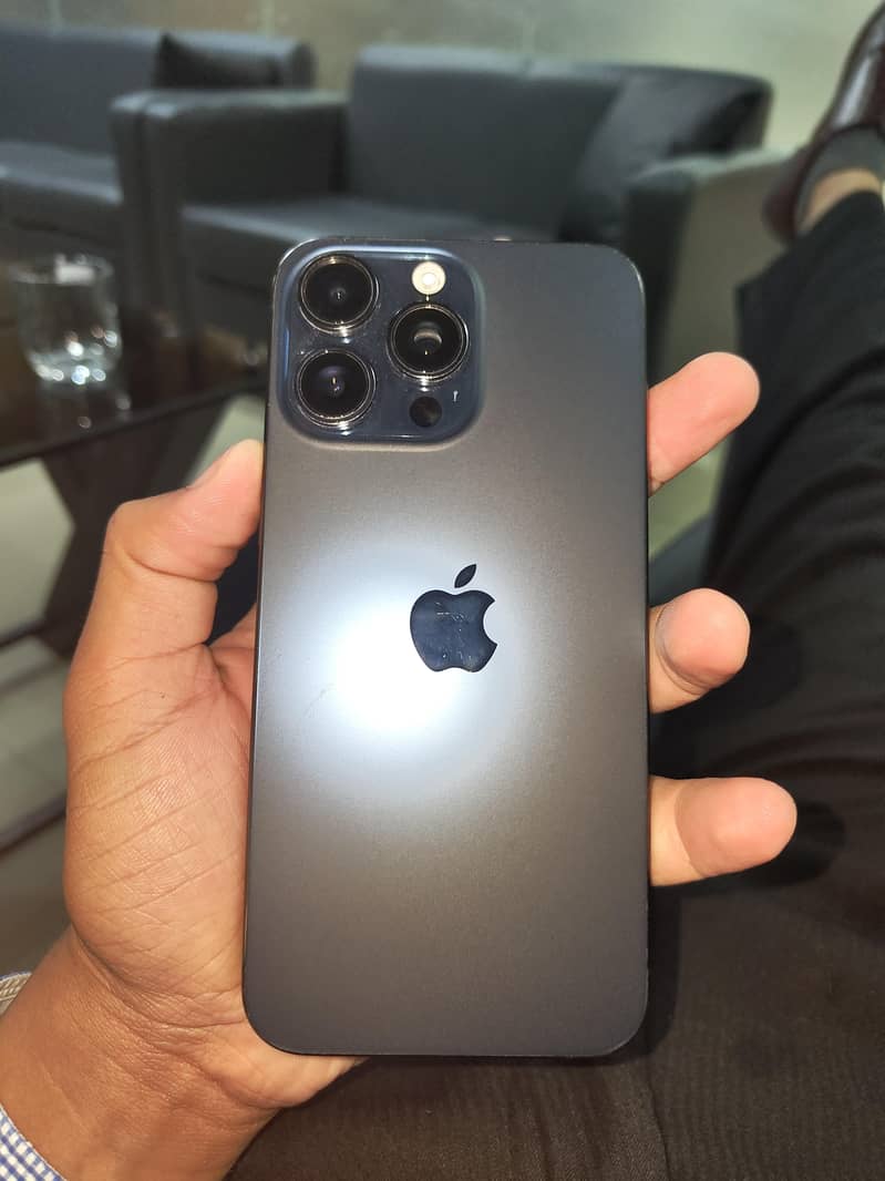Apple iPhone 15 Pro Max 0