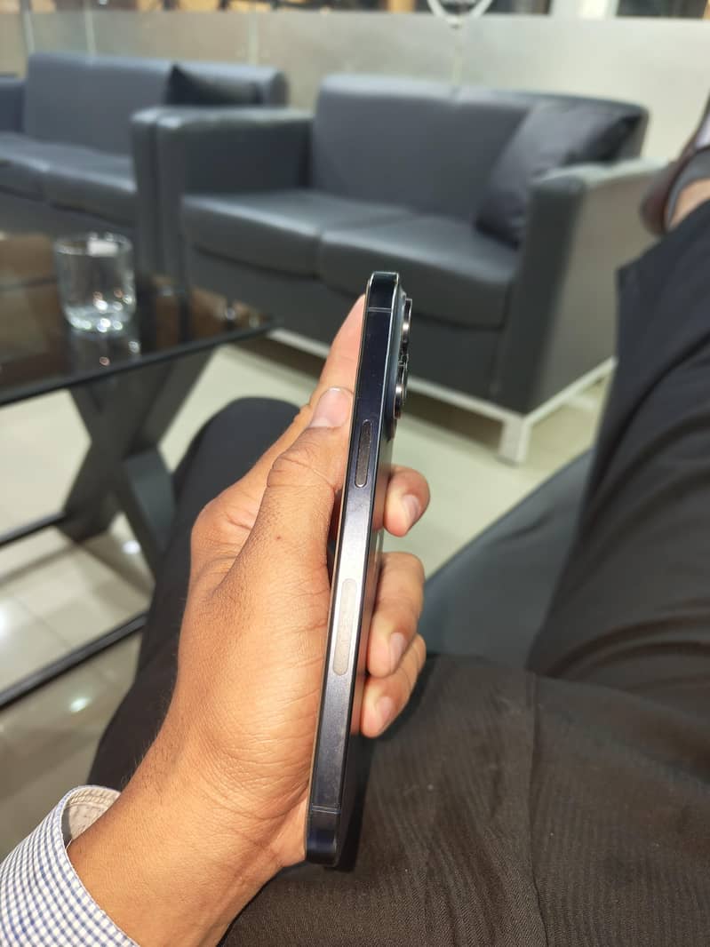 Apple iPhone 15 Pro Max 1