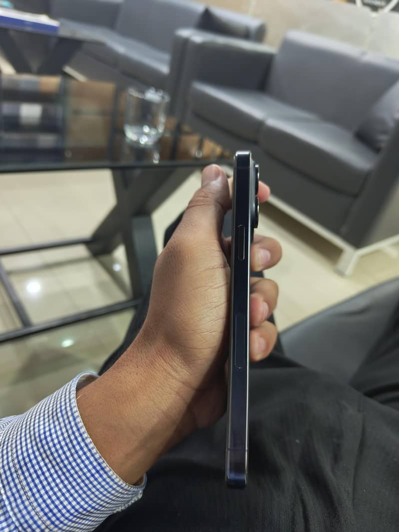 Apple iPhone 15 Pro Max 2