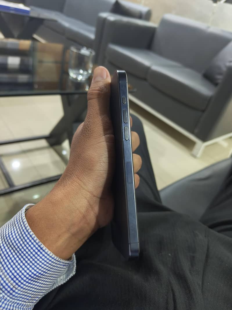 Apple iPhone 15 Pro Max 3