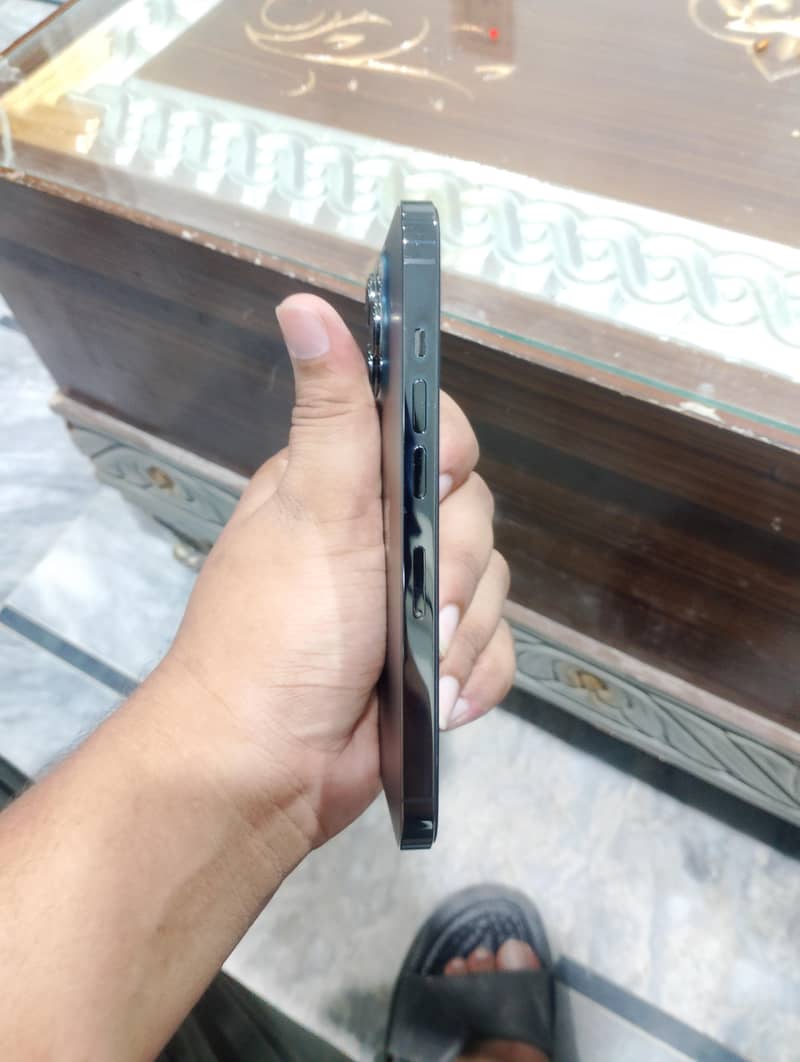 Apple iPhone 13 Pro 2