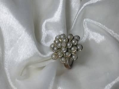 Elegant Pearl Flower Ring – Pre-Loved | Excellent Condition
