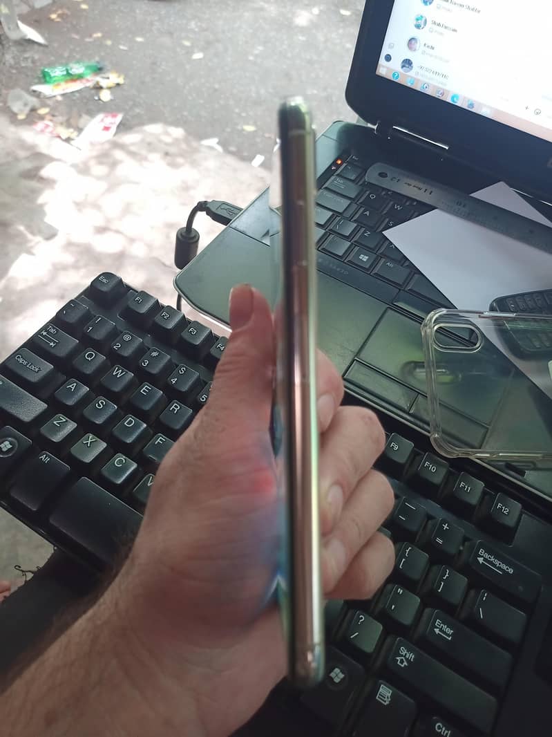 Apple iPhone XS Max 2