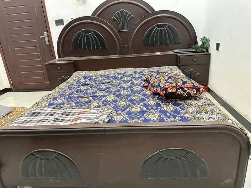chipboard wooden bed & dressing 2